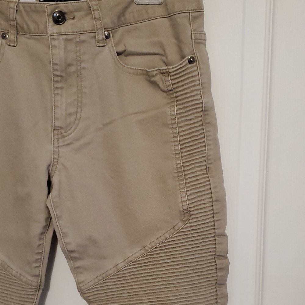 Forever 21 Men's Tan Skinny Jeans with ribbed texture and distressed details. - Picture 4 of 5